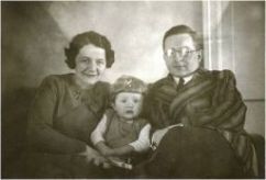 Marian i Irena Rejewscy z synem Andrzejem  